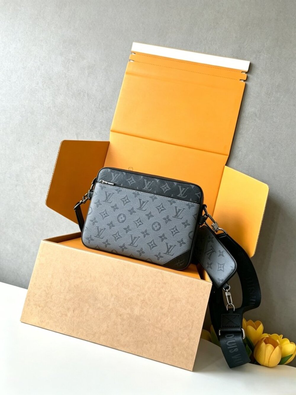 Louis Vuitton Trio Messenger